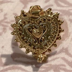 Vintage Good plated heart pill ring